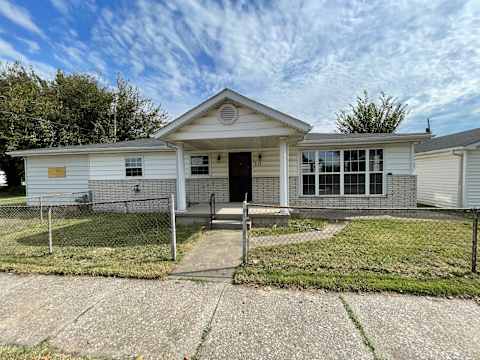 Single Family Home 3BR 1BA - 213 S 6th St, Lovejoy, IL