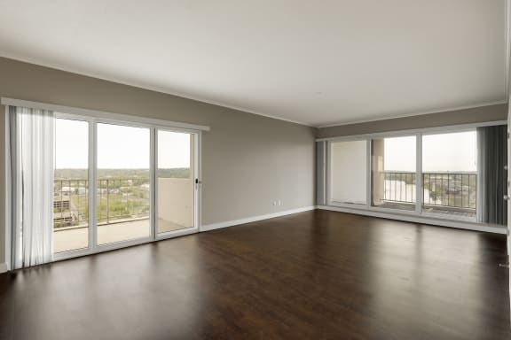 Kellogg Square Apartments in St. Paul, MN 2 Bedroom plus Den, 2 Bathroom Apartment