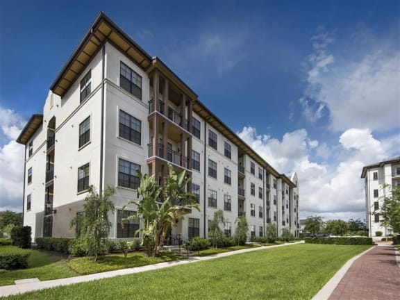 Courtyard Garden Space at Azul Baldwin Park, Florida, 32814