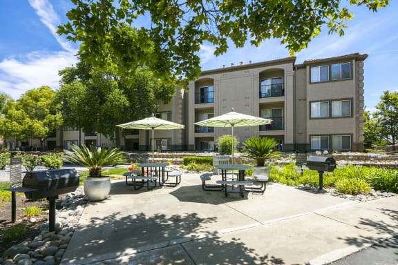 Bella Vista At Elk Grove Apartmentsnull