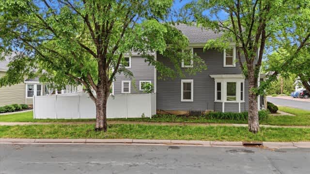 302 3rd St W photo