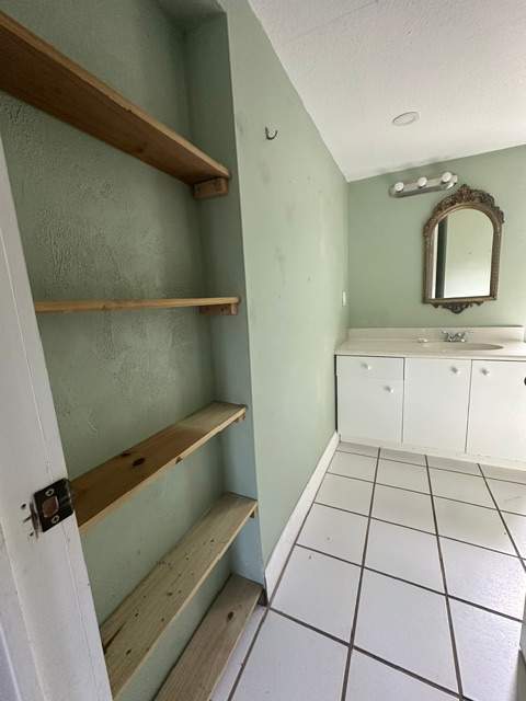 115 E Hicks St photo