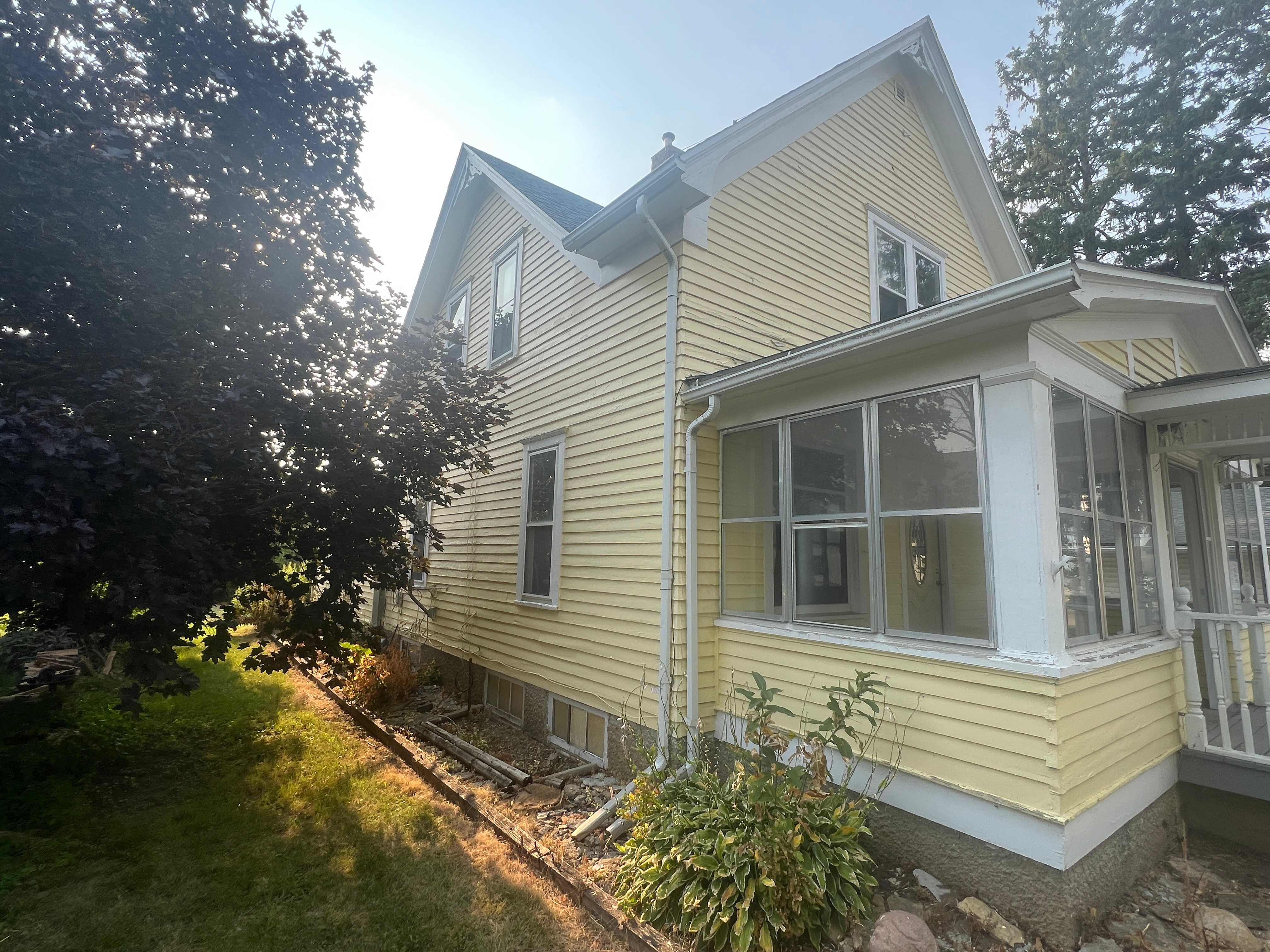212 2nd Ave photo