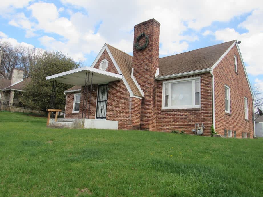 Single Family Home 2BR 1BA - 378 Woodland View Dr, York, PA