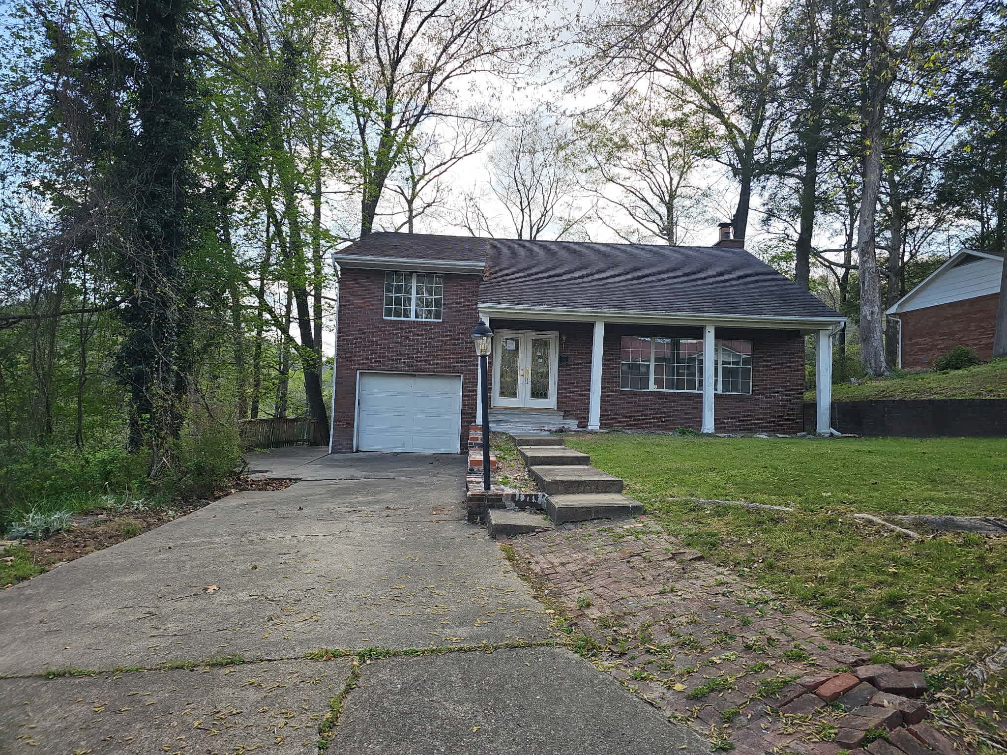 Single Family Home 4BR 2BA — 60 Woodland Dr., Madison, WV