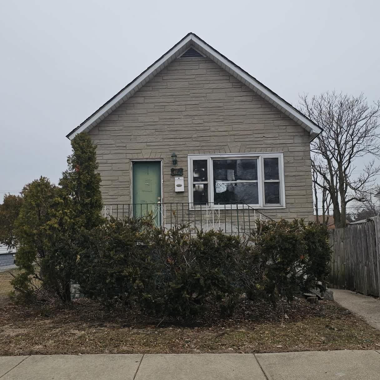 Photograph of 422 Garfield Ave, Calumet City, IL 60409