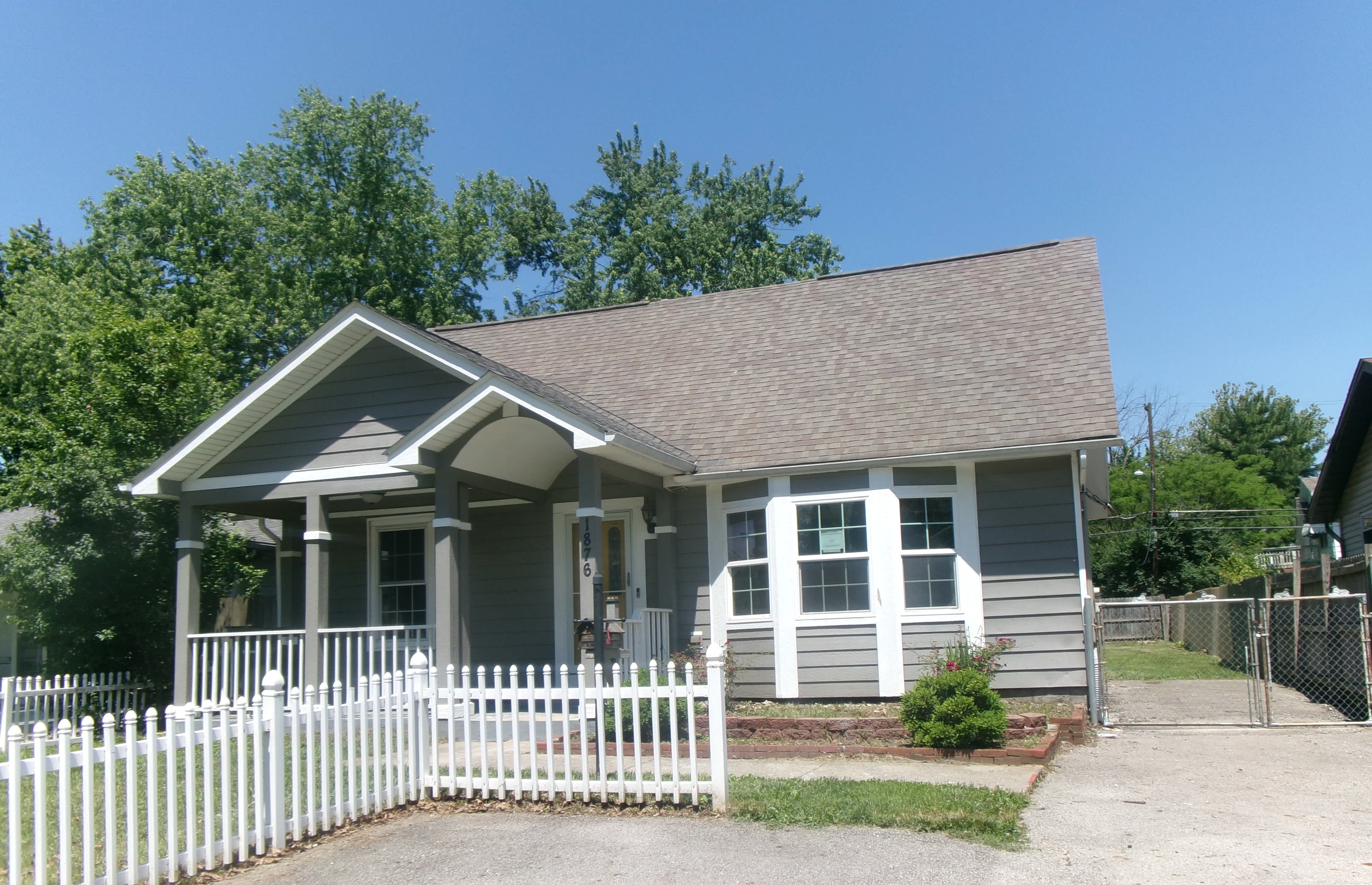 Single Family Home 4BR 2BA - 1876 Vaughn St, Columbus, OH