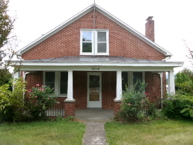 Single Family Home 2BR 1.5BA - 1604 Parkersburg Turnpike, Swoope, VA