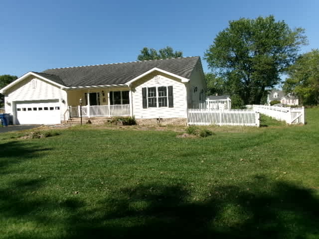 Photograph of 204 1st St, Grottoes, VA 24441