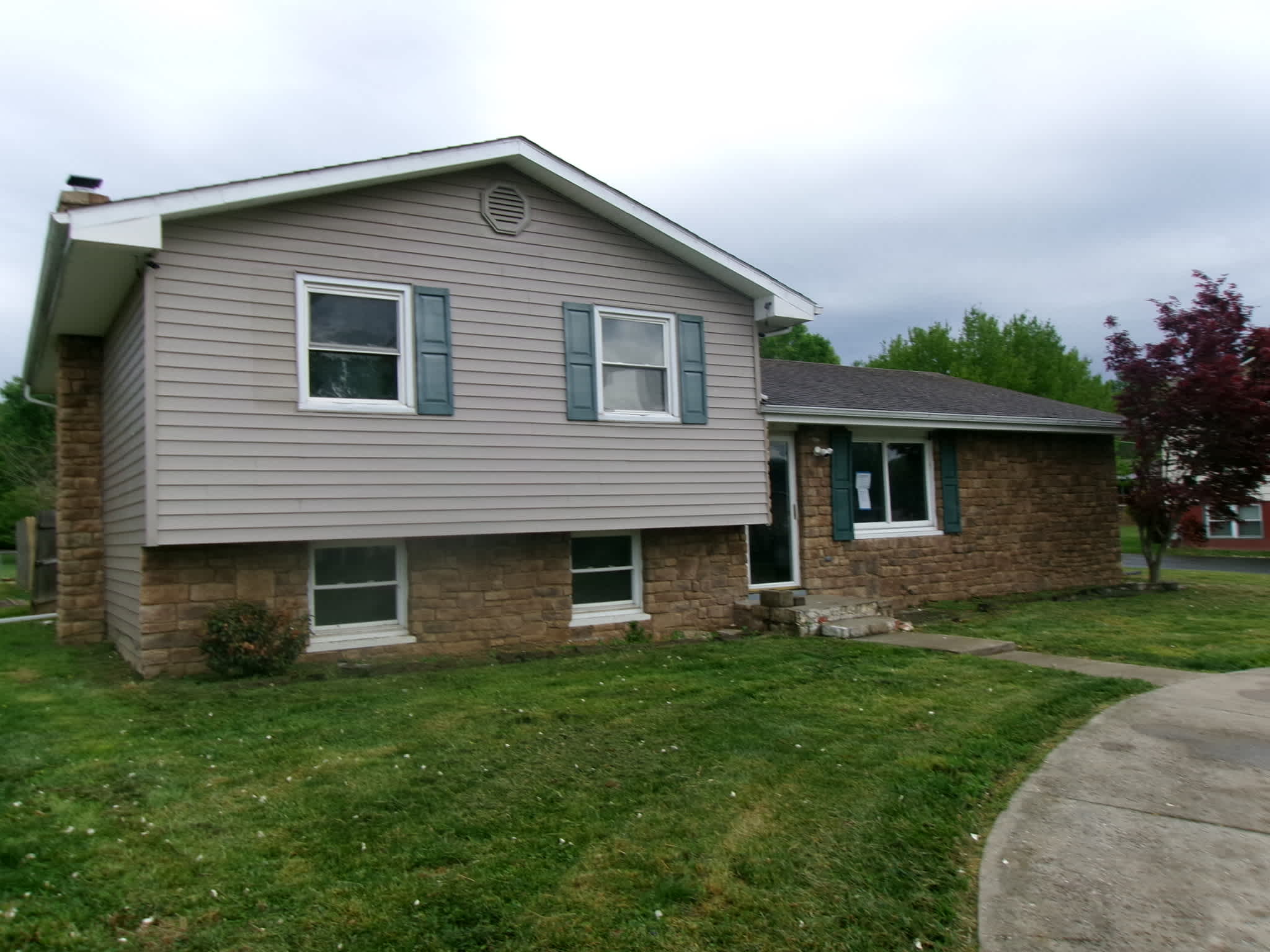 Single Family Home 3BR 1BA — 1872 Stivers Dr, Aberdeen, OH
