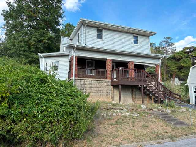 Photograph of 106 S Highland Ave, Moundsville, WV 26041