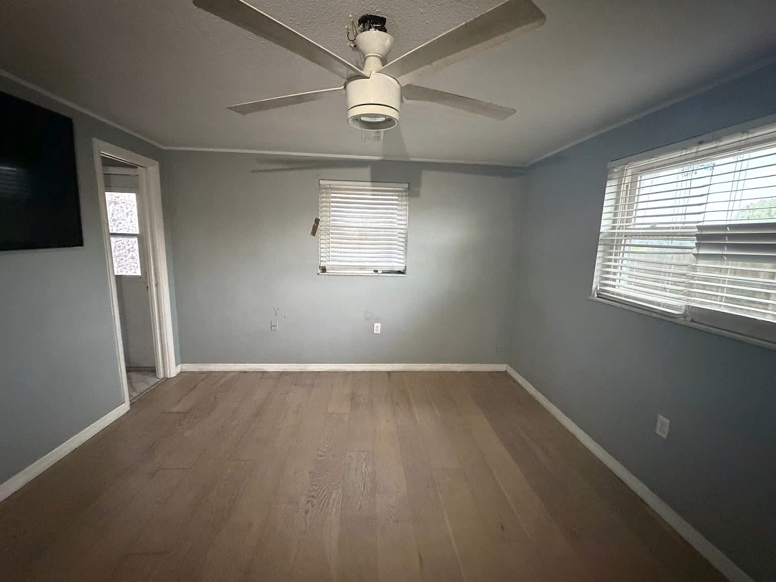 3221 Roxbury Dr photo
