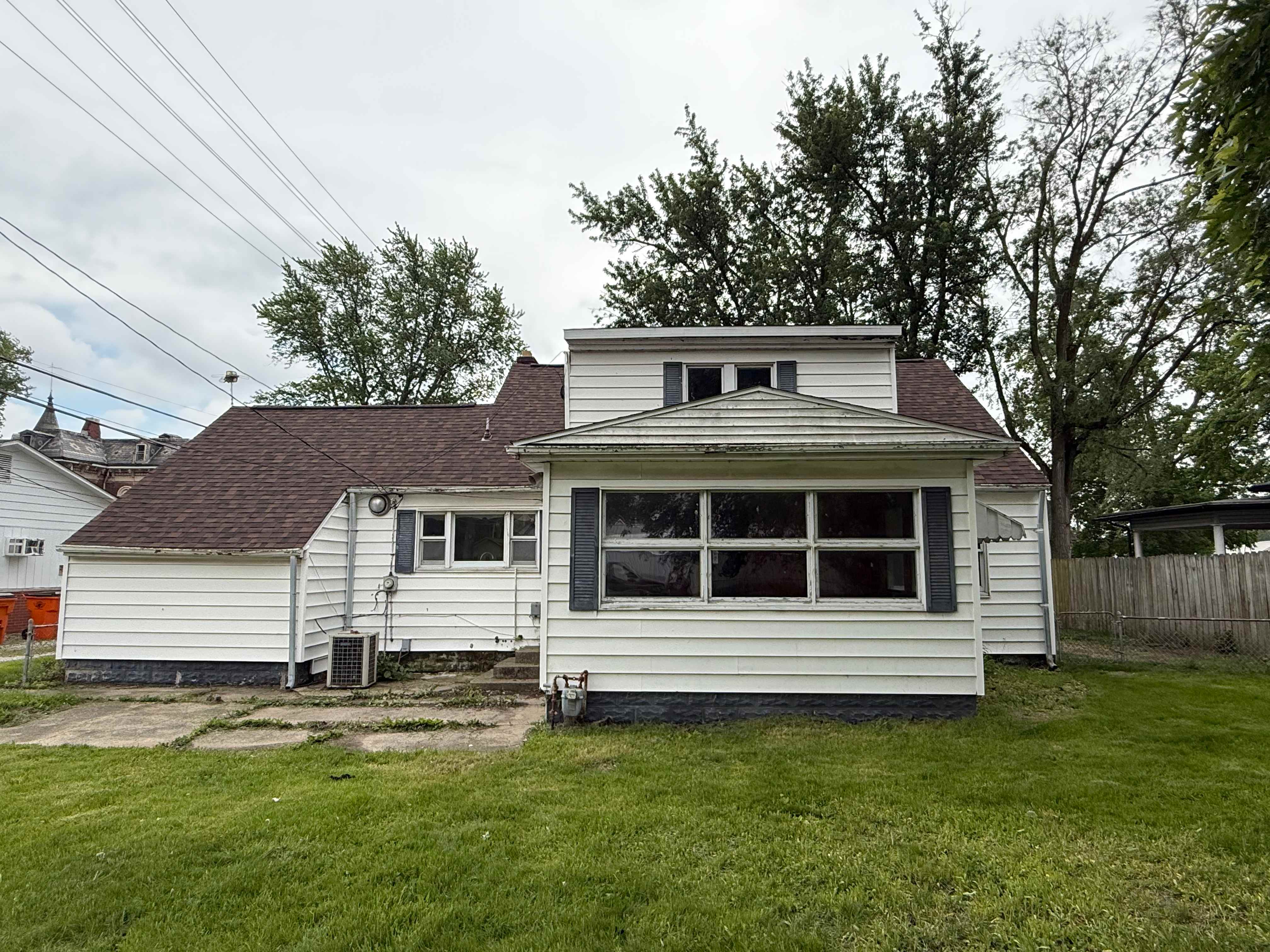 118 W Spring St photo