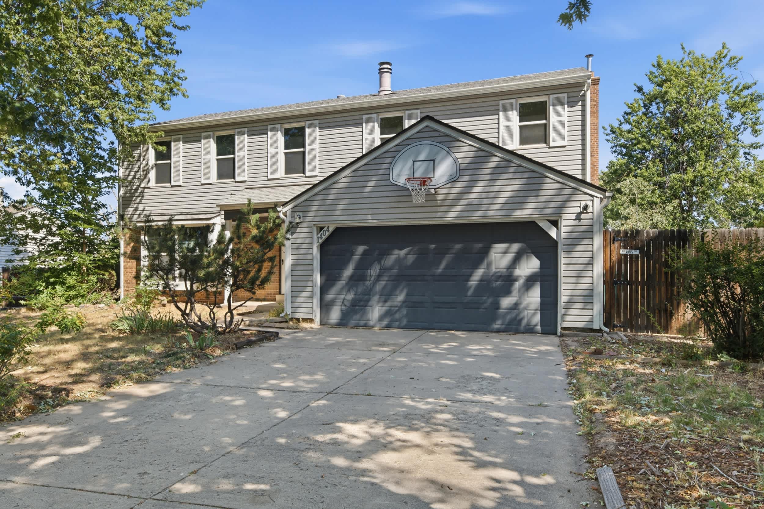 1404 S Vaughn Cir