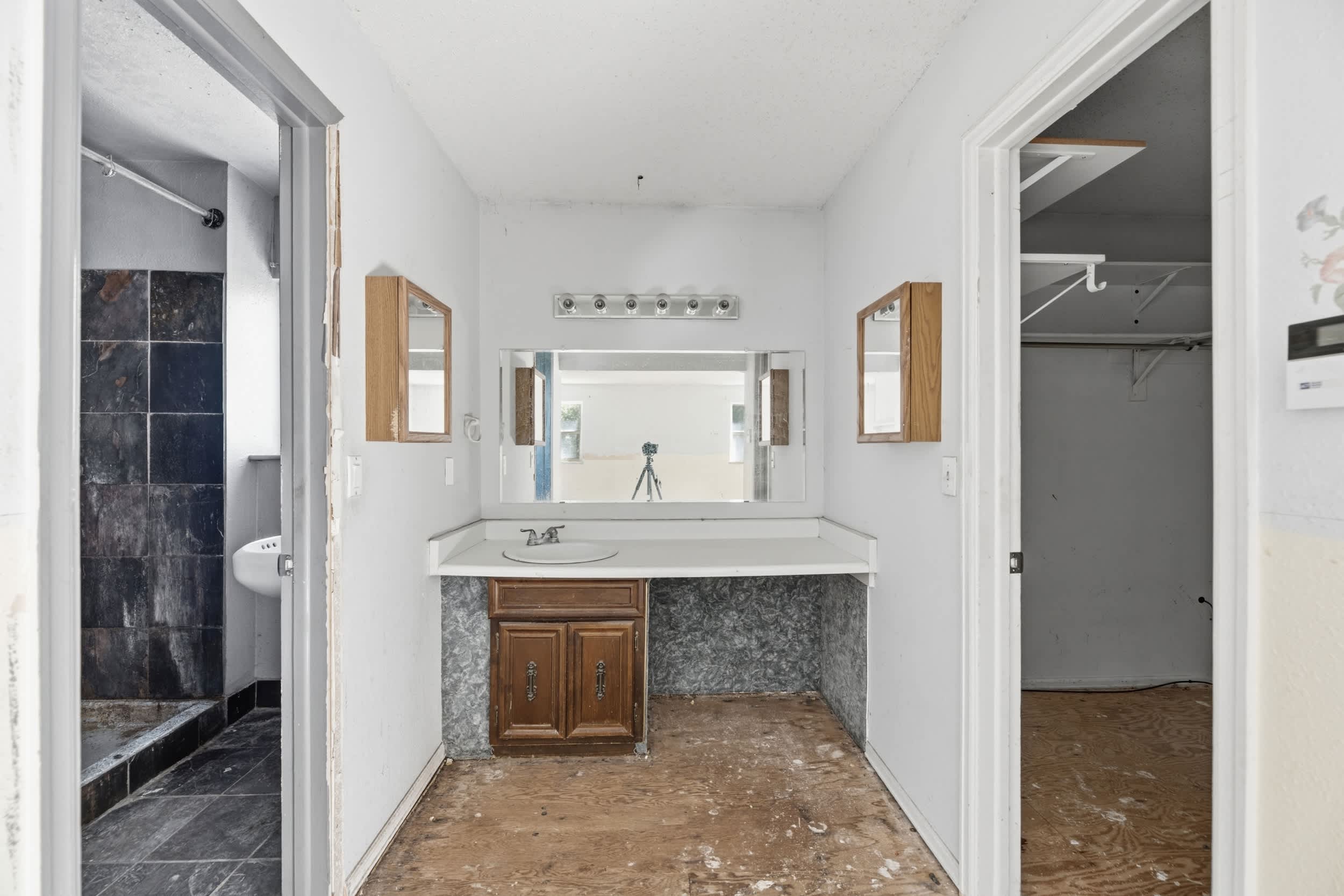 1404 S Vaughn Cir photo