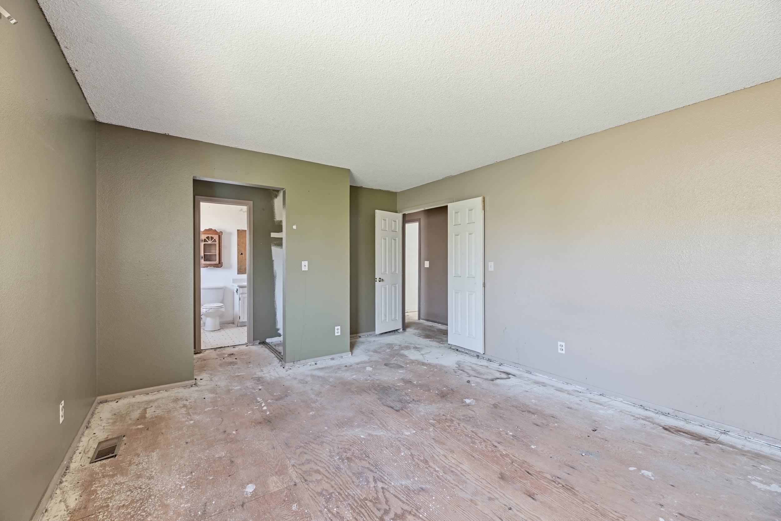 1404 S Vaughn Cir photo