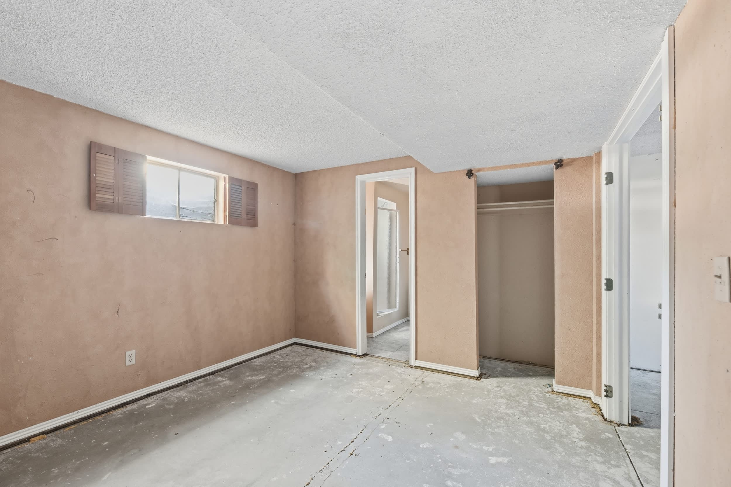 1404 S Vaughn Cir photo