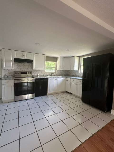 115 E Hicks St photo