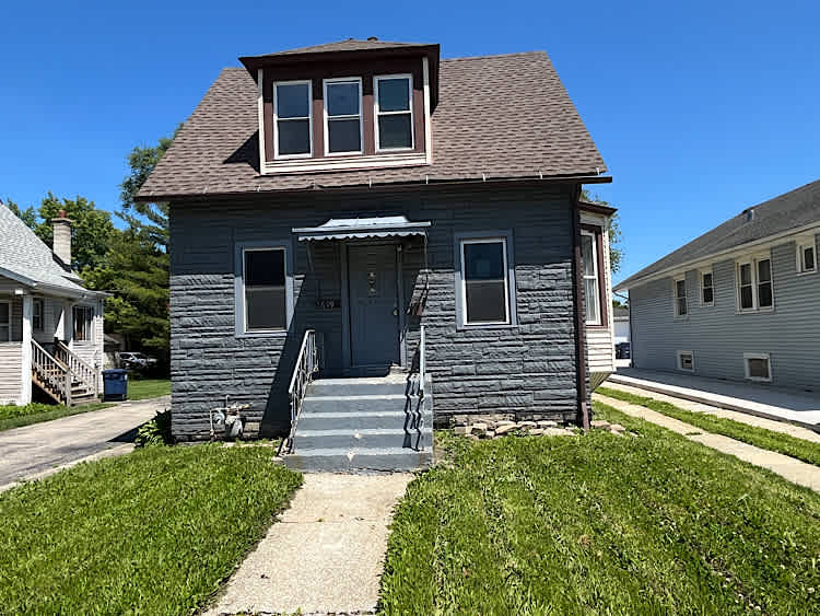Single Family Home 2BR 1BA - 1609 S 9th Ave, Maywood, IL