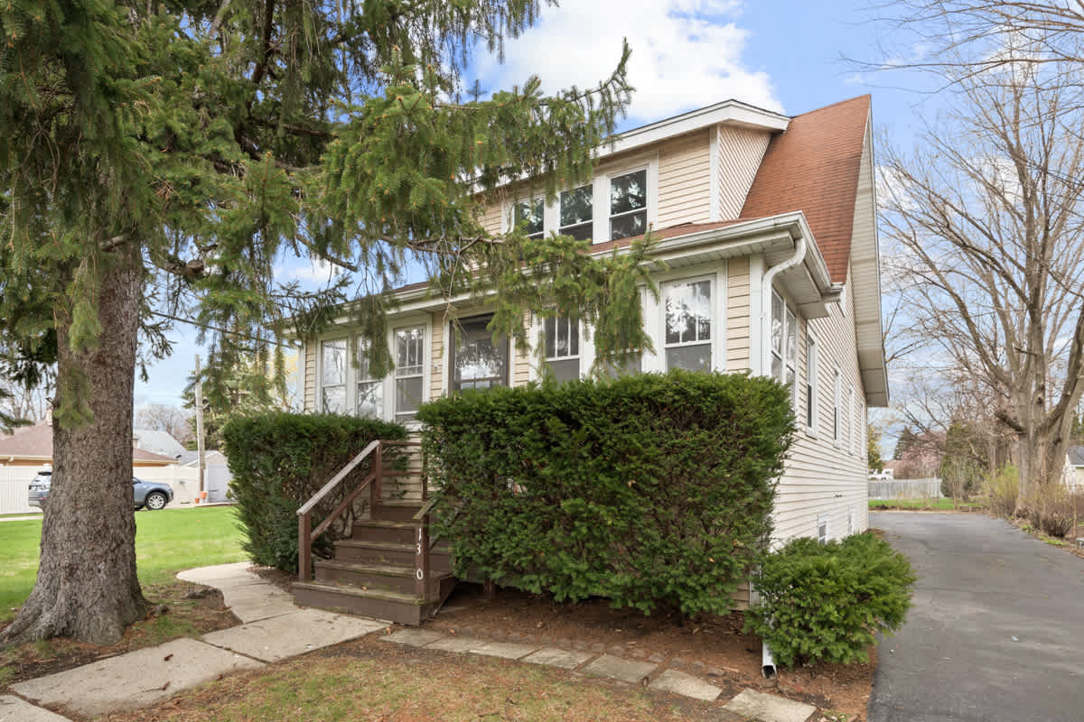 Photograph of 130 W Washington St, Villa Park, IL 60181