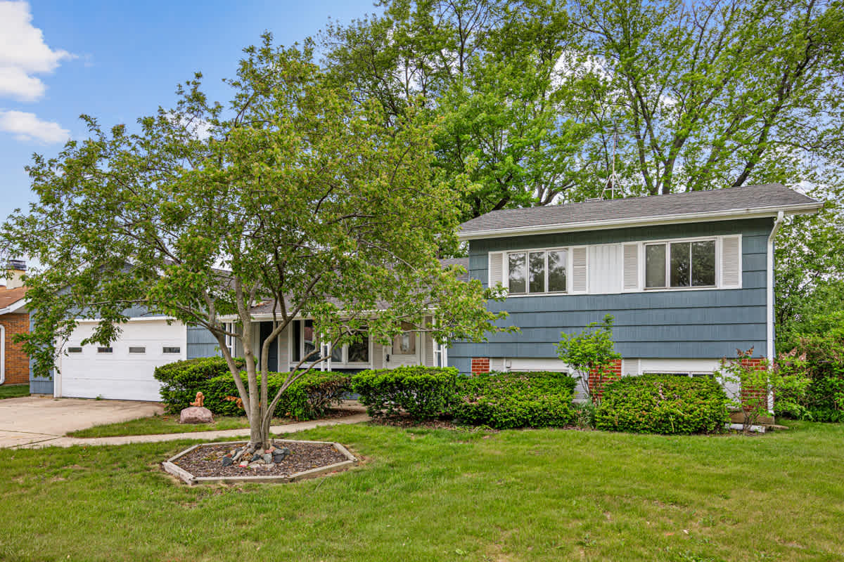 Photograph of 500 Audubon St, Hoffman Estates, IL 60169