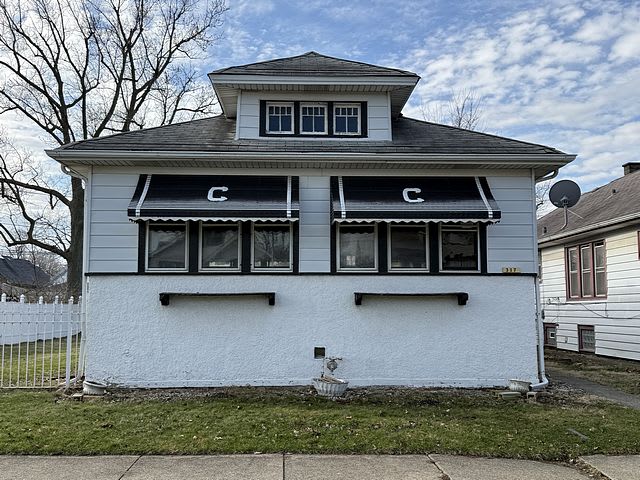 Single Family Home 2BR 1.1BA - 317 W 103rd Pl, Chicago, IL