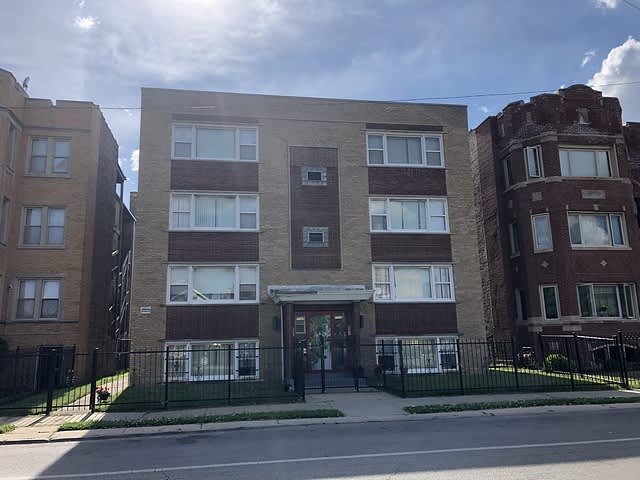 Condo 1BR 2BA — 7720 S Jeffery Blvd #1s, Chicago, IL