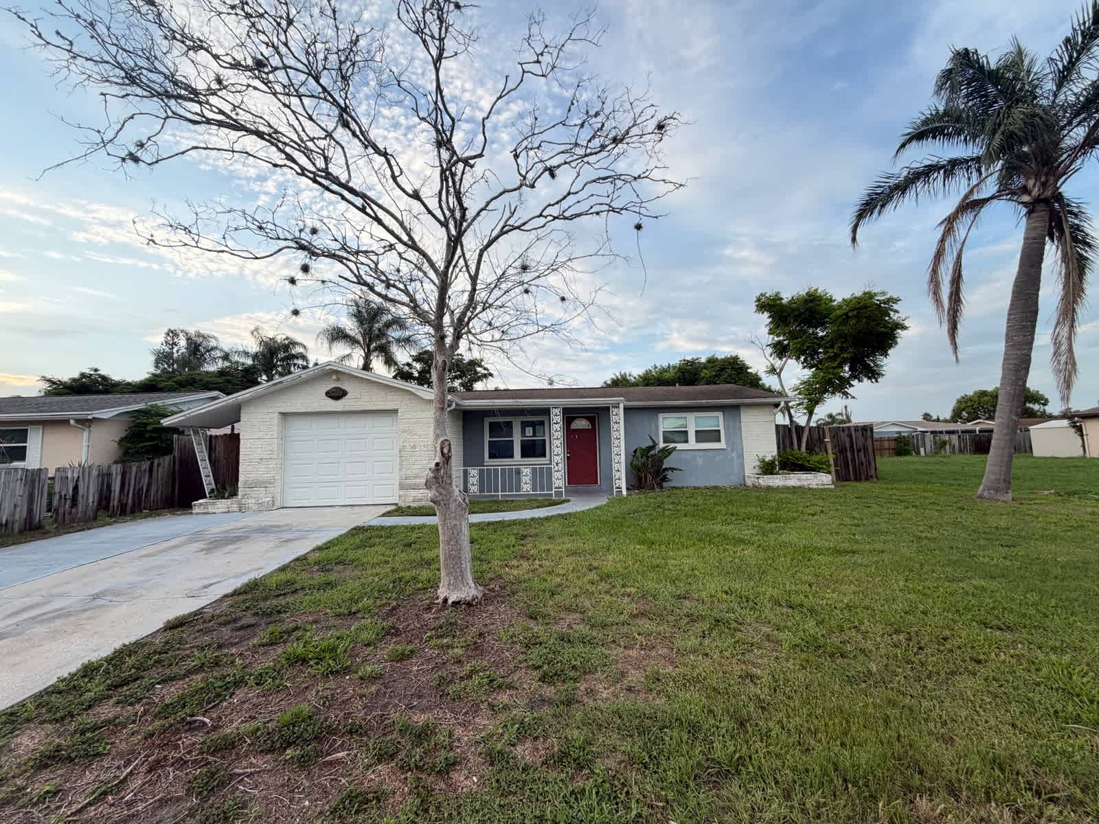 3221 Roxbury Dr