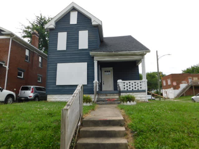 Single Family Home 3BR 2.1BA - 755 Fairwood Ave, Columbus, OH