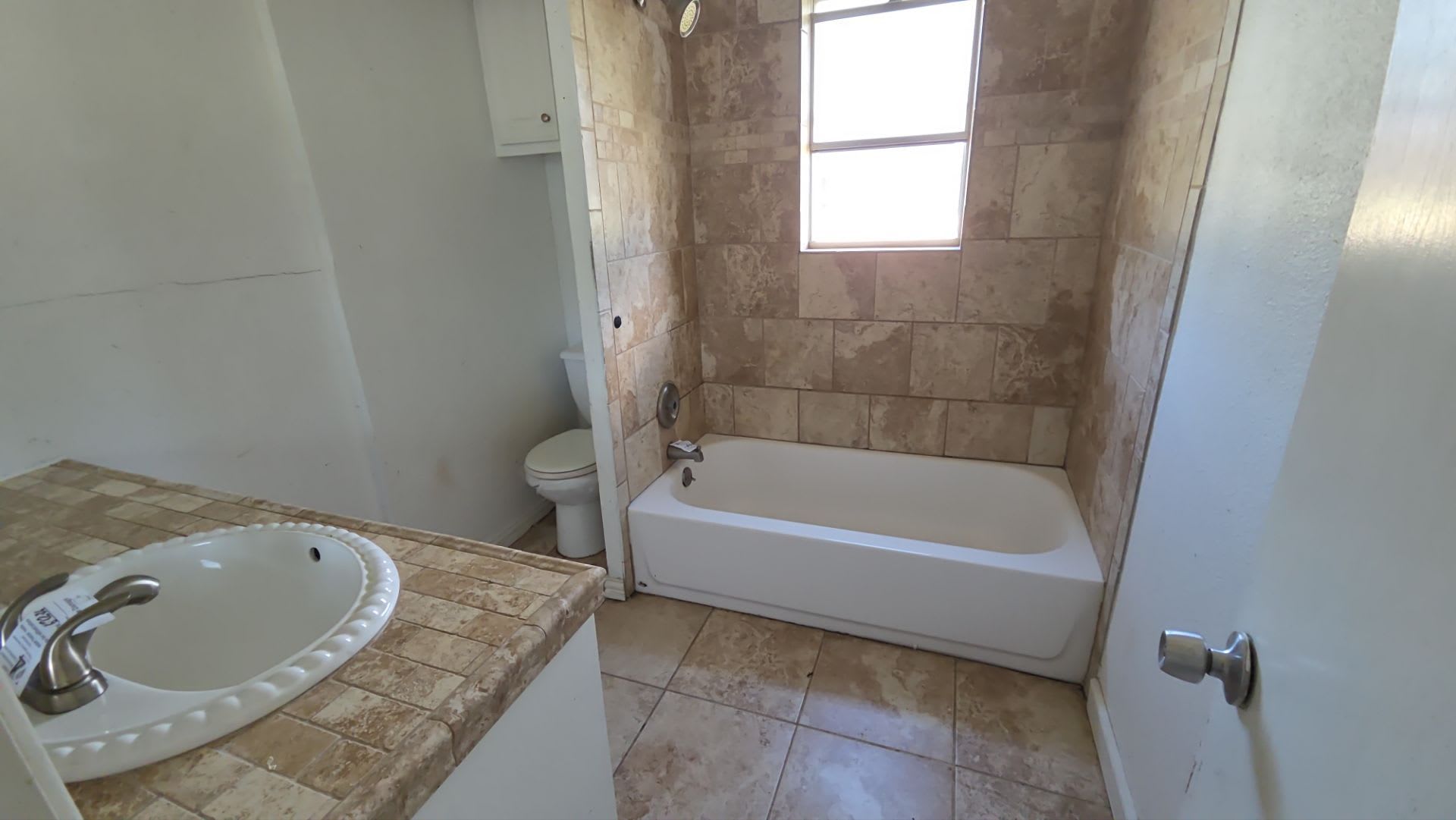 901 Crestview Dr photo
