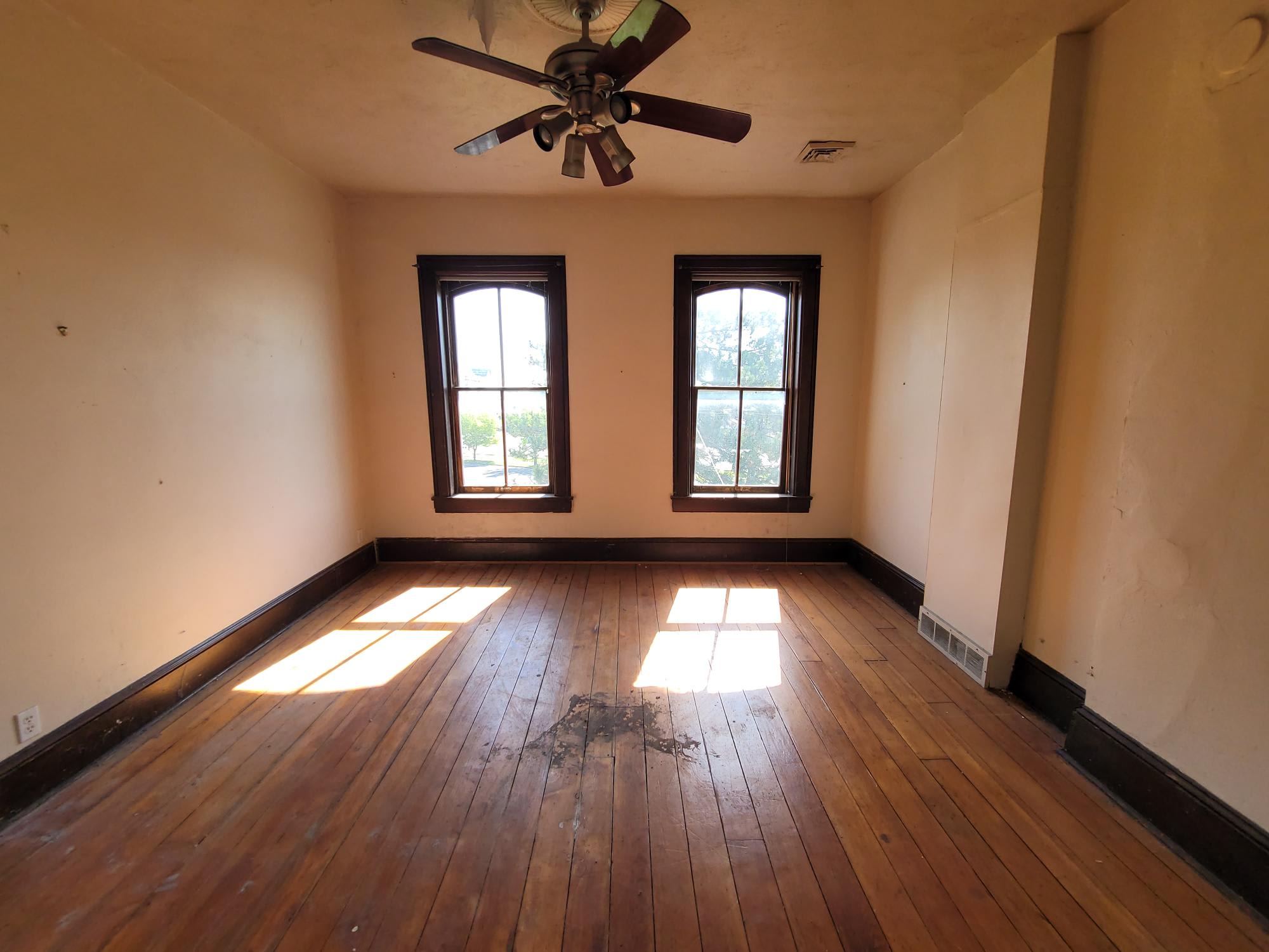 4244 Iowa Ave photo