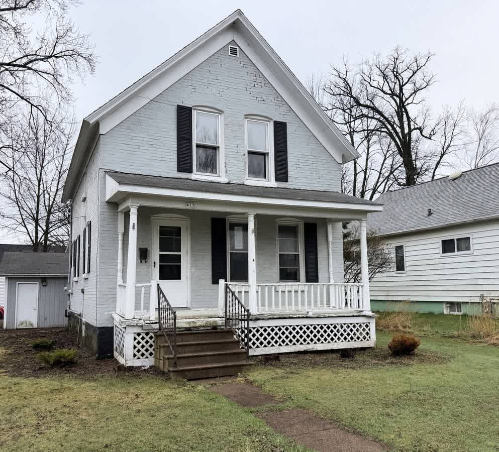 Single Family Home 3BR 2BA — 413 N Peach Ave, Marshfield, WI