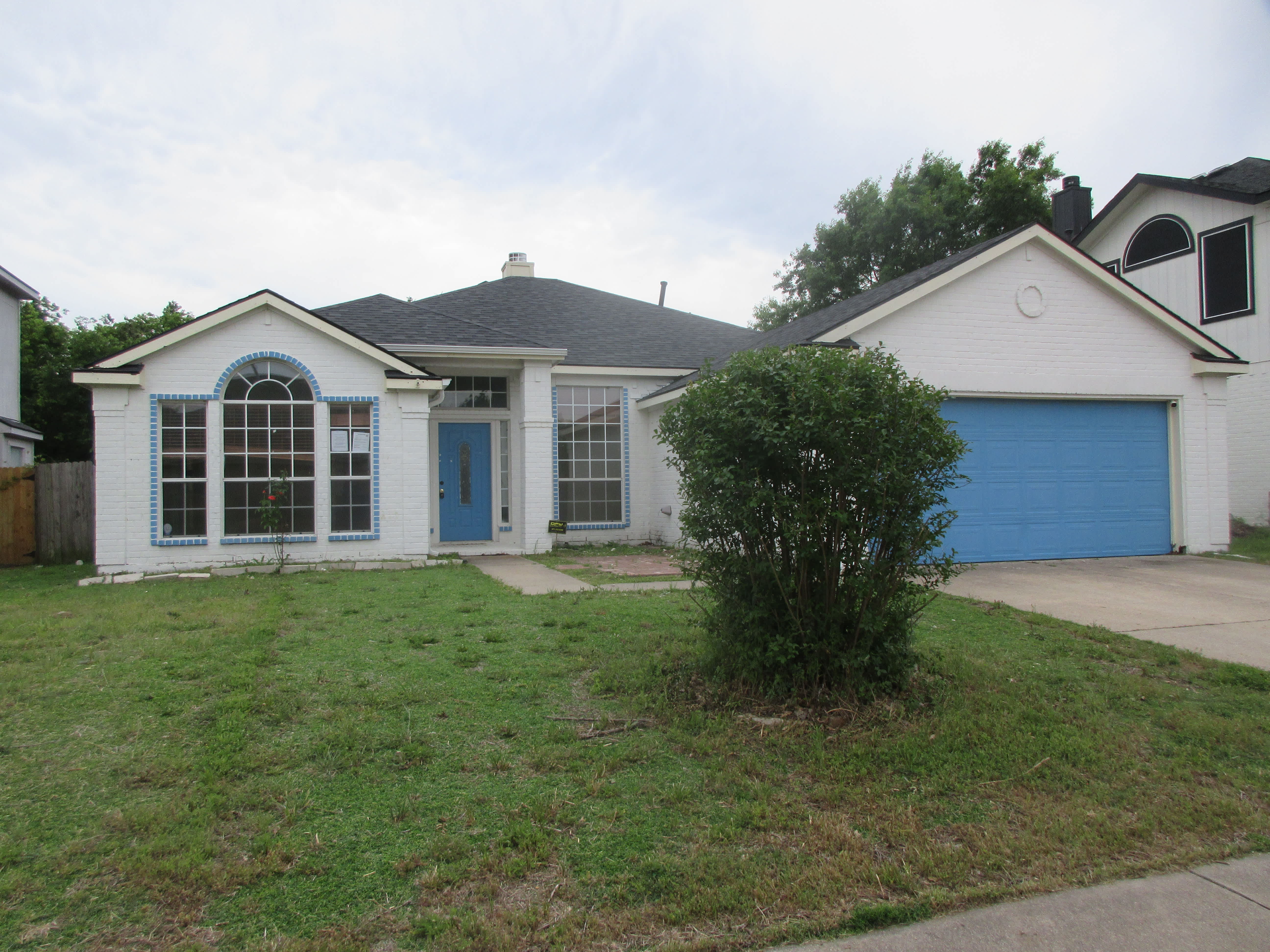 Photograph of 214 Westbrook Dr, Arlington, TX 76002