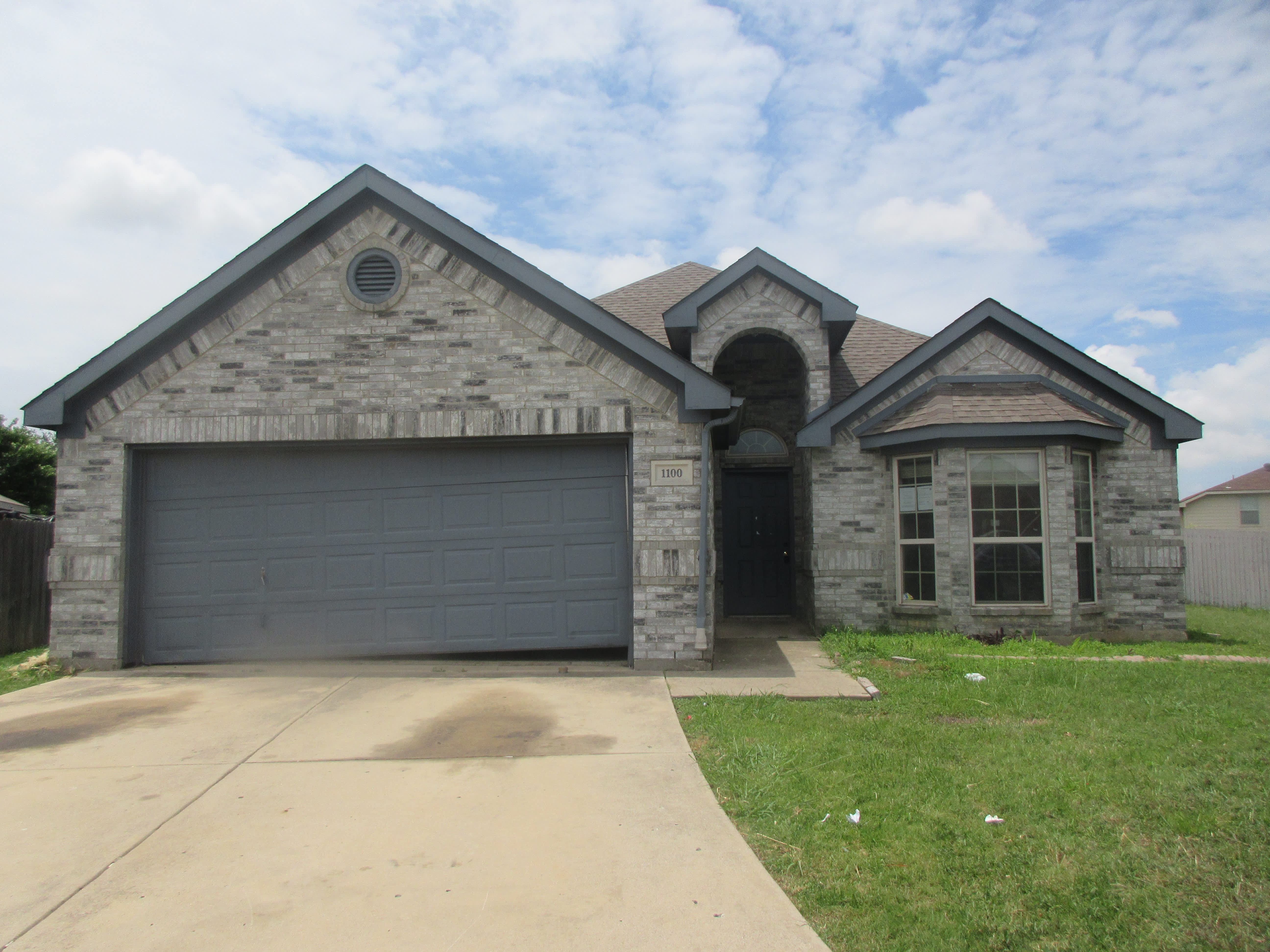Single Family Home 3BR 2BA - 1100 Manhassett Ct, Fort Worth, TX