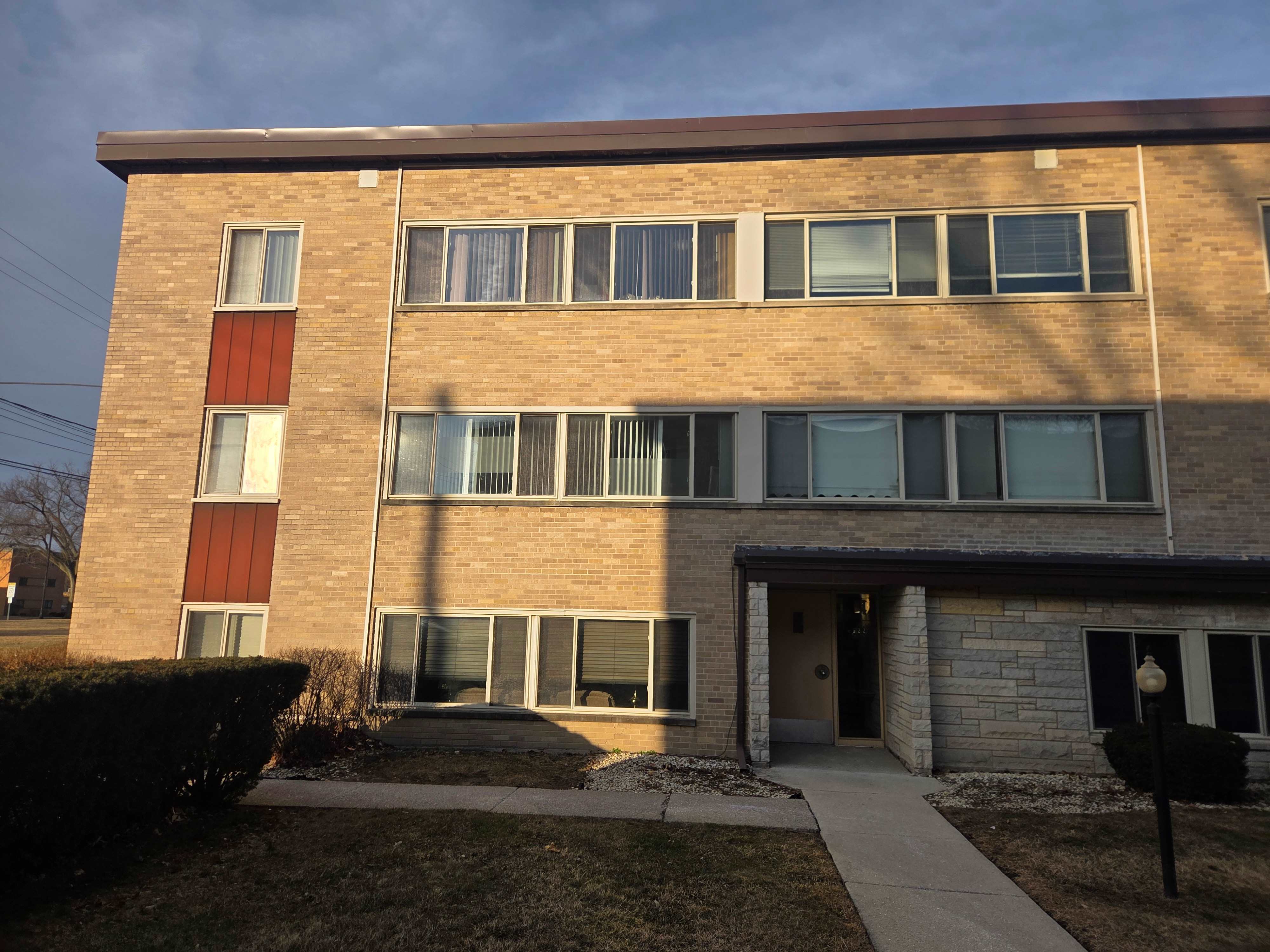 Photograph of 2622 Central Dr 2n, Flossmoor, IL 60422