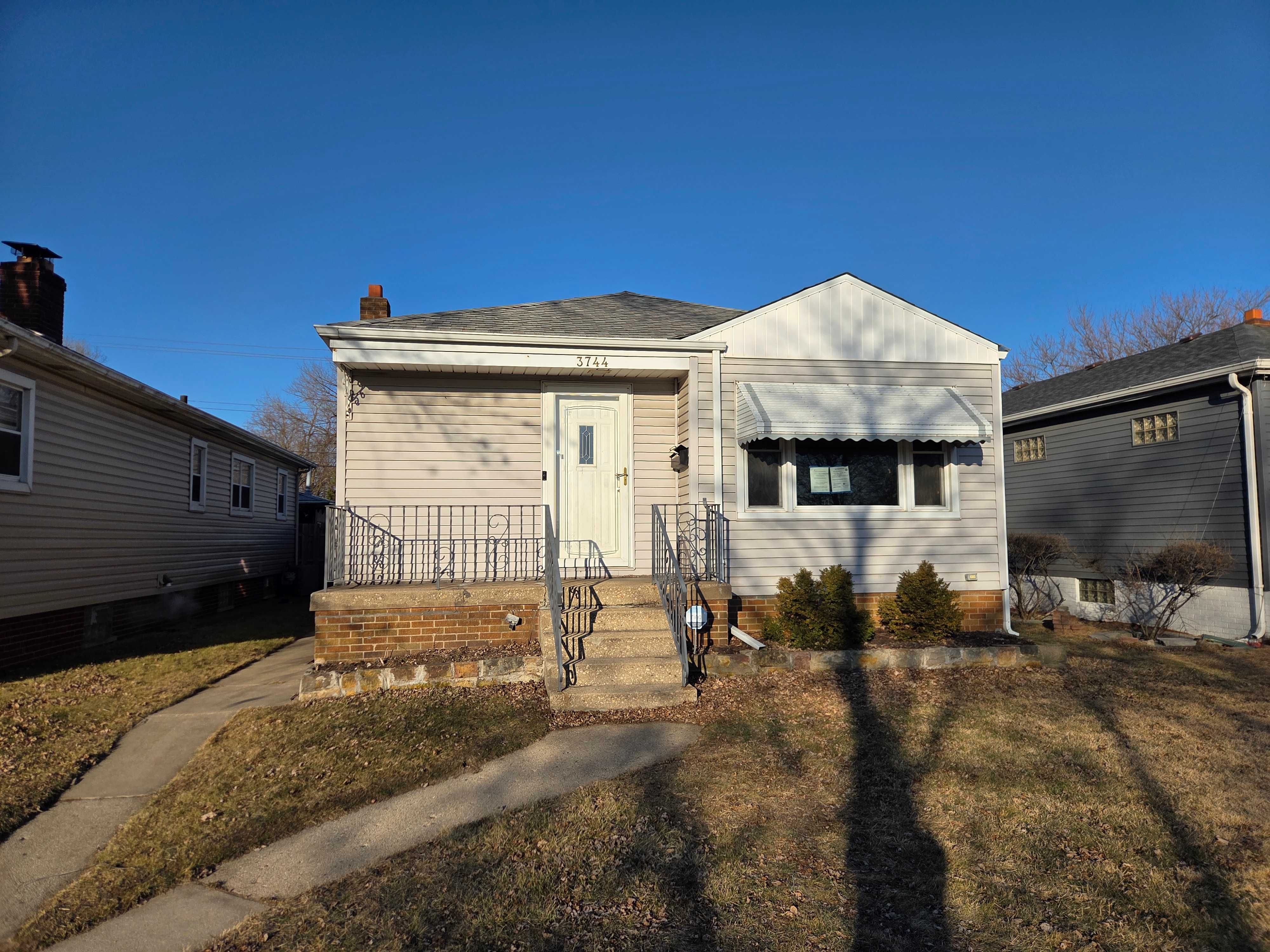 Single Family Home 2BR 1BA — 3744 Grover Ave, Hammond, IN