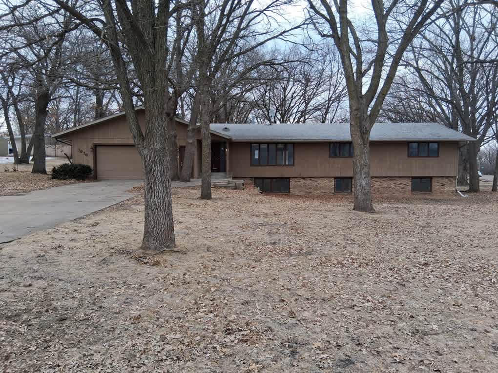 Single Family Home 3BR 2.1BA — 1919 Summit Dr, Saint Cloud, MN