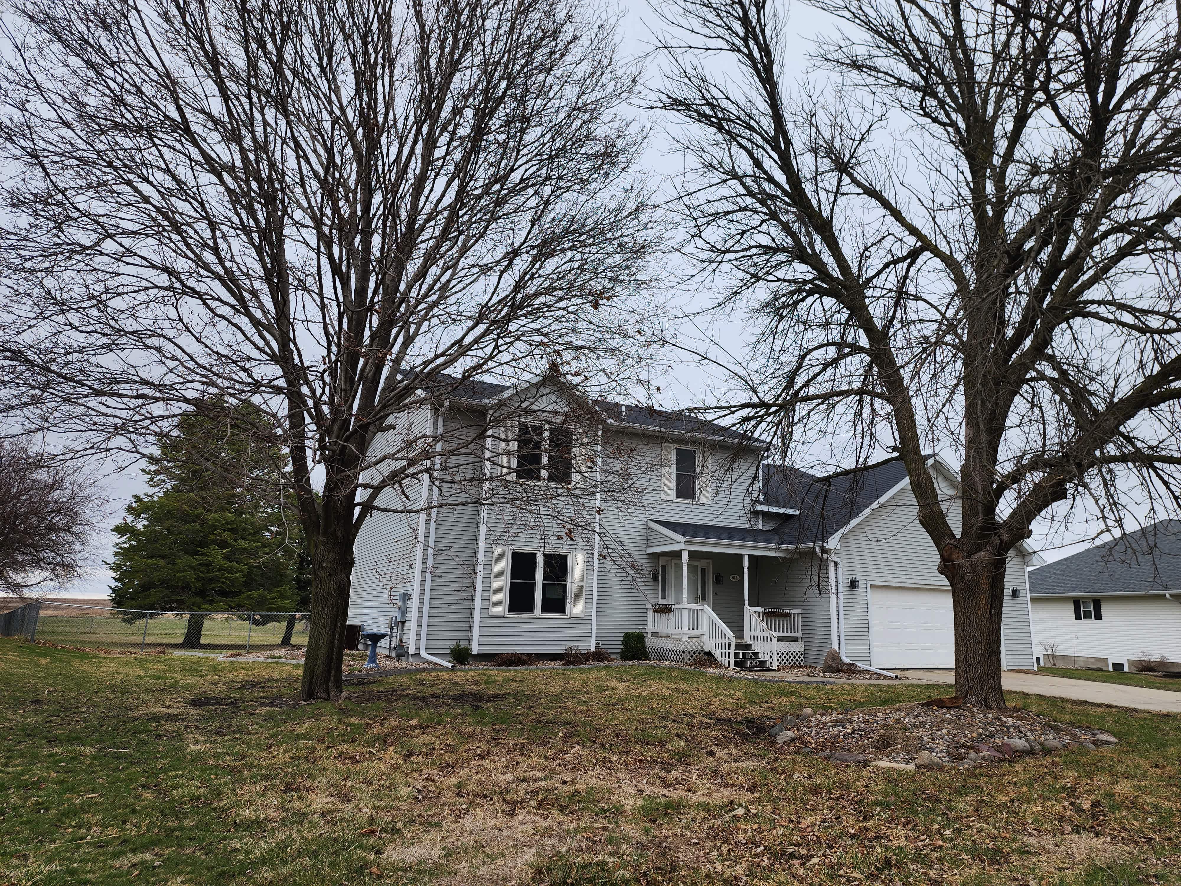 Single Family Home 3BR 2.1BA — 413 E Garfield St, Laurens, IA