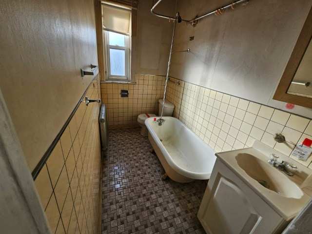 82 E Springer St photo
