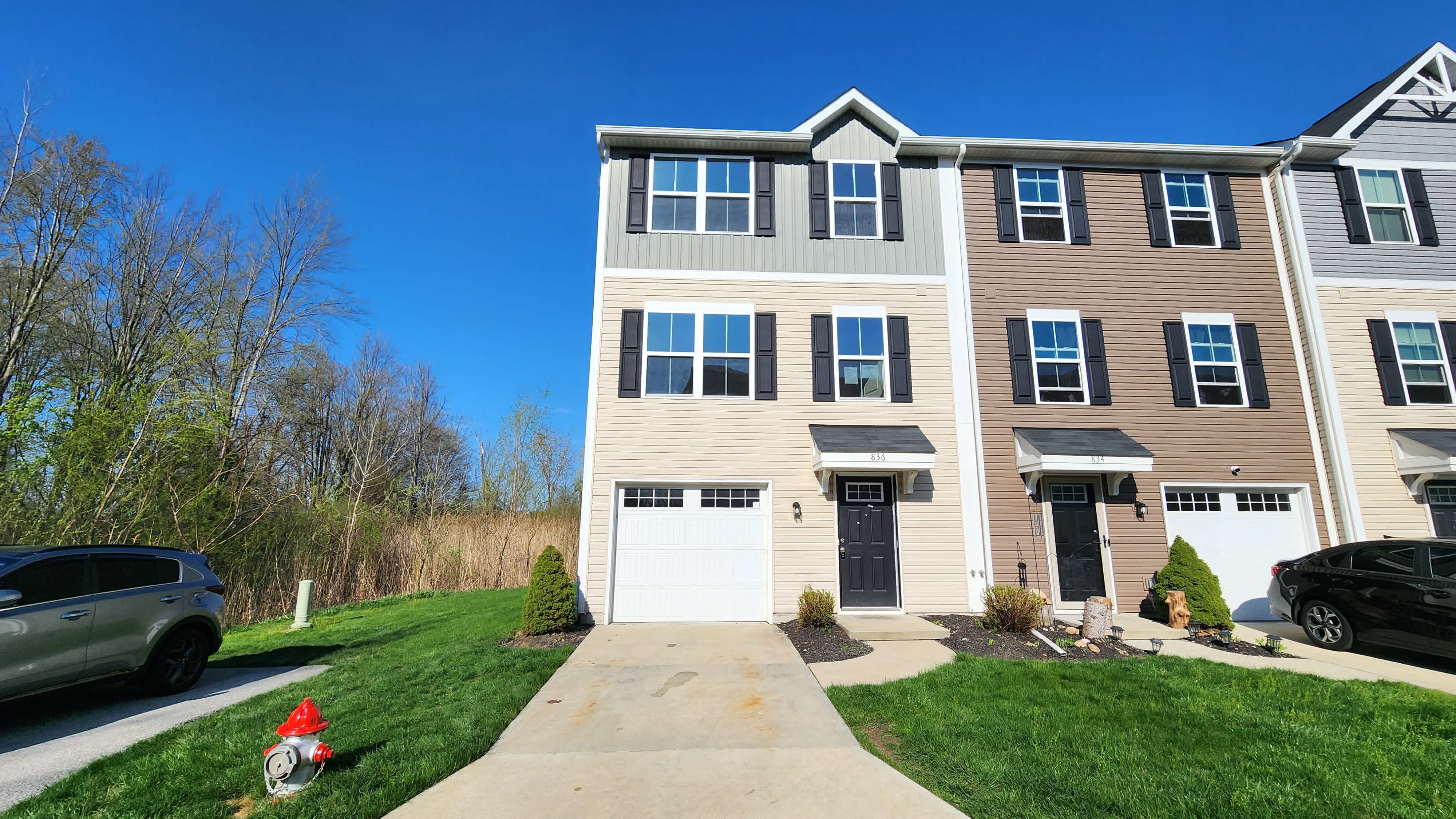 Single Family Home 3BR 2.1BA — 836 Sugarberry Ct, Painesville, OH