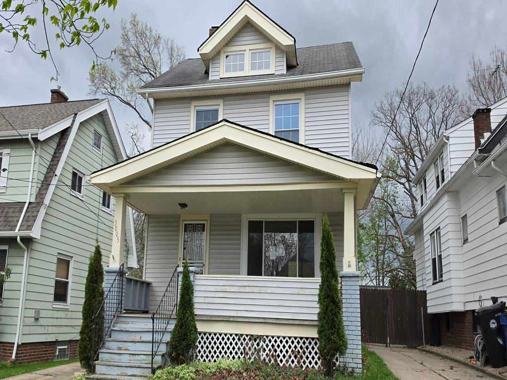 Single Family Home 3BR 1BA — 3005 Hillcrest A, Cleveland, OH
