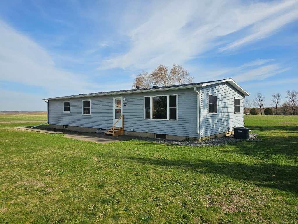 Single Family Home 3BR 1BA — 200 Prairie Ave, Darfur, MN