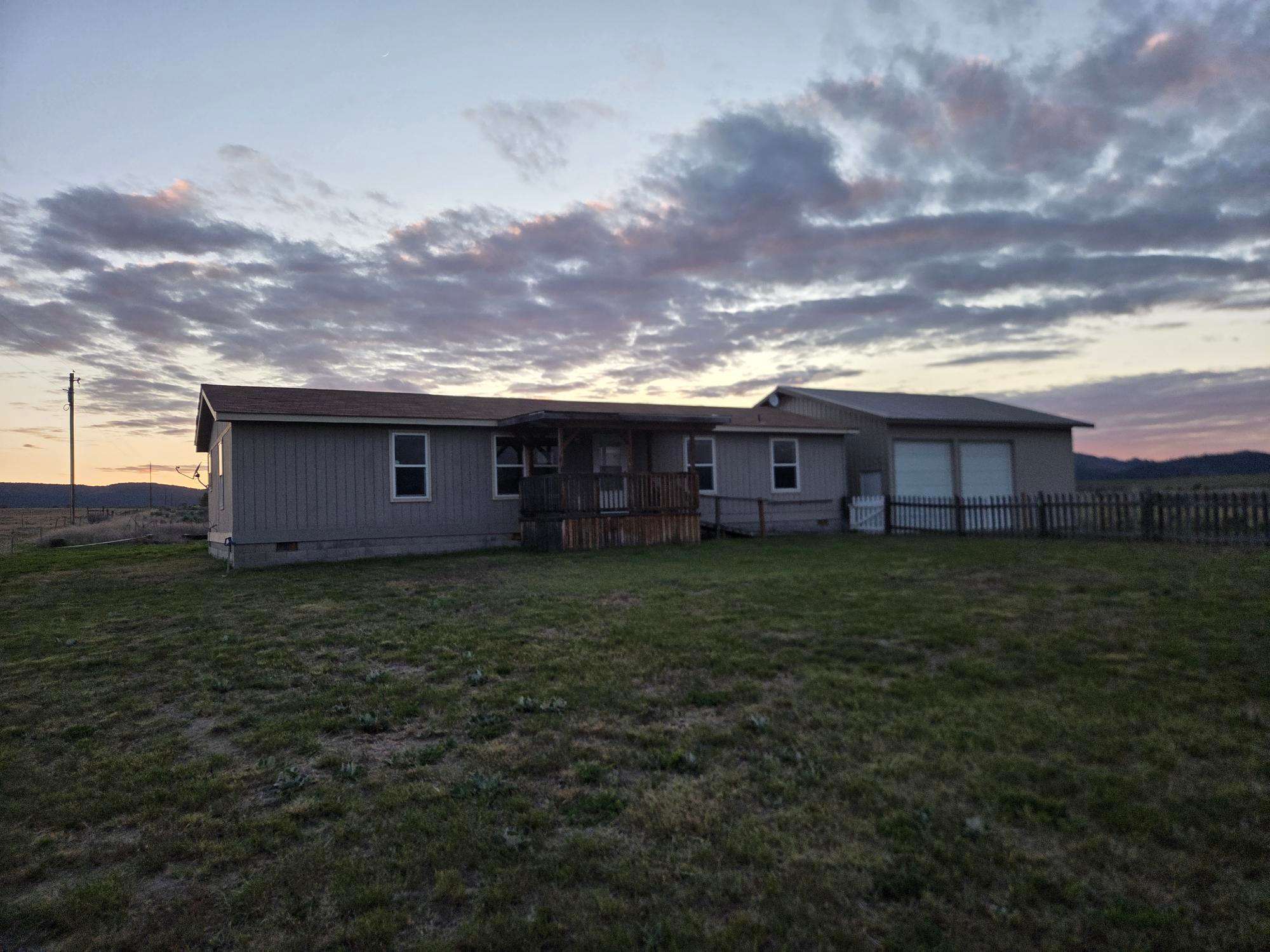 Manufactured Home 4BR 2BA - 91942 Highway 140, Lakeview, OR
