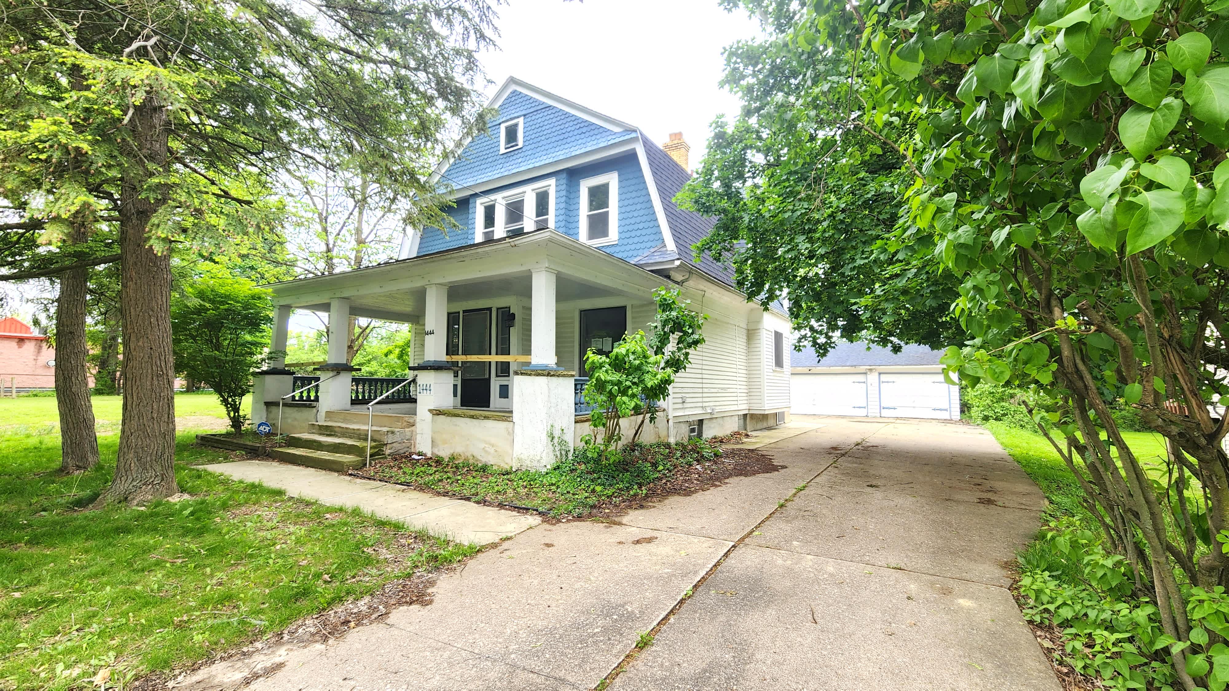 Photograph of 1444 Dill Rd, South Euclid, OH 44121