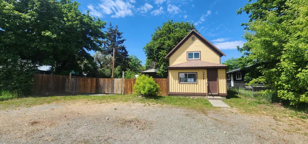 Single Family Home 2BR 1BA - 509 S Newport Ave, Newport, WA