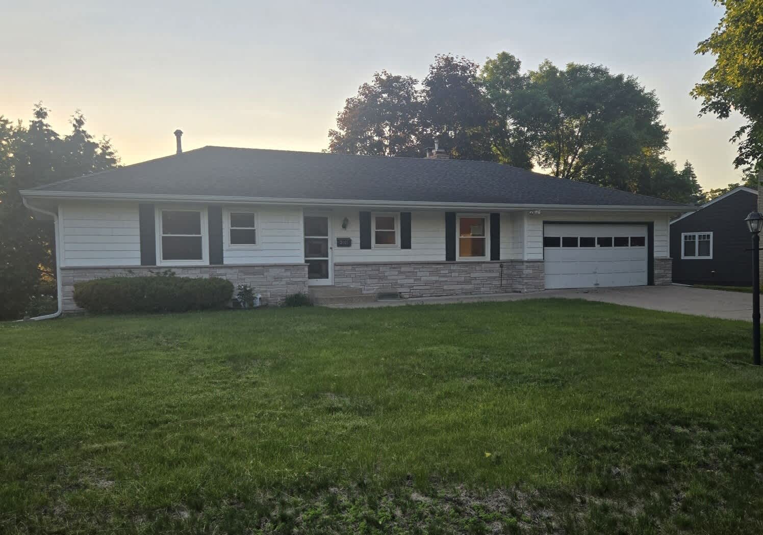 Single Family Home 2BR 1BA - 3015 Quail Ave N, Golden Valley, MN