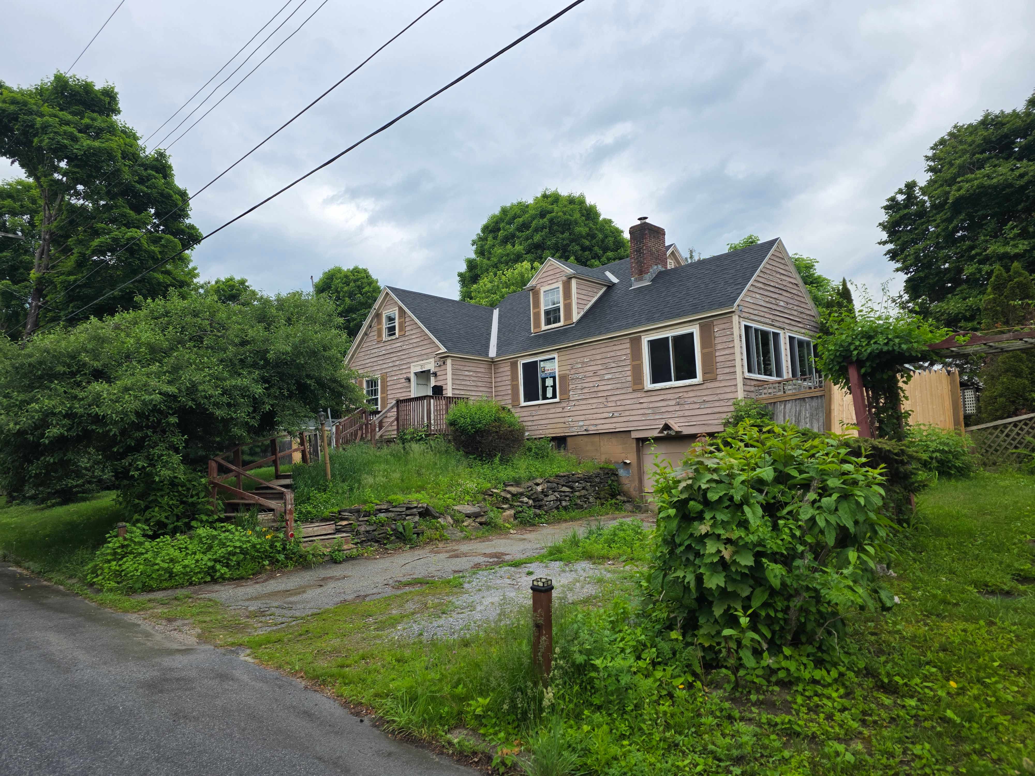 Single Family Home 4BR 2BA - 200 Church St, Rutland, VT
