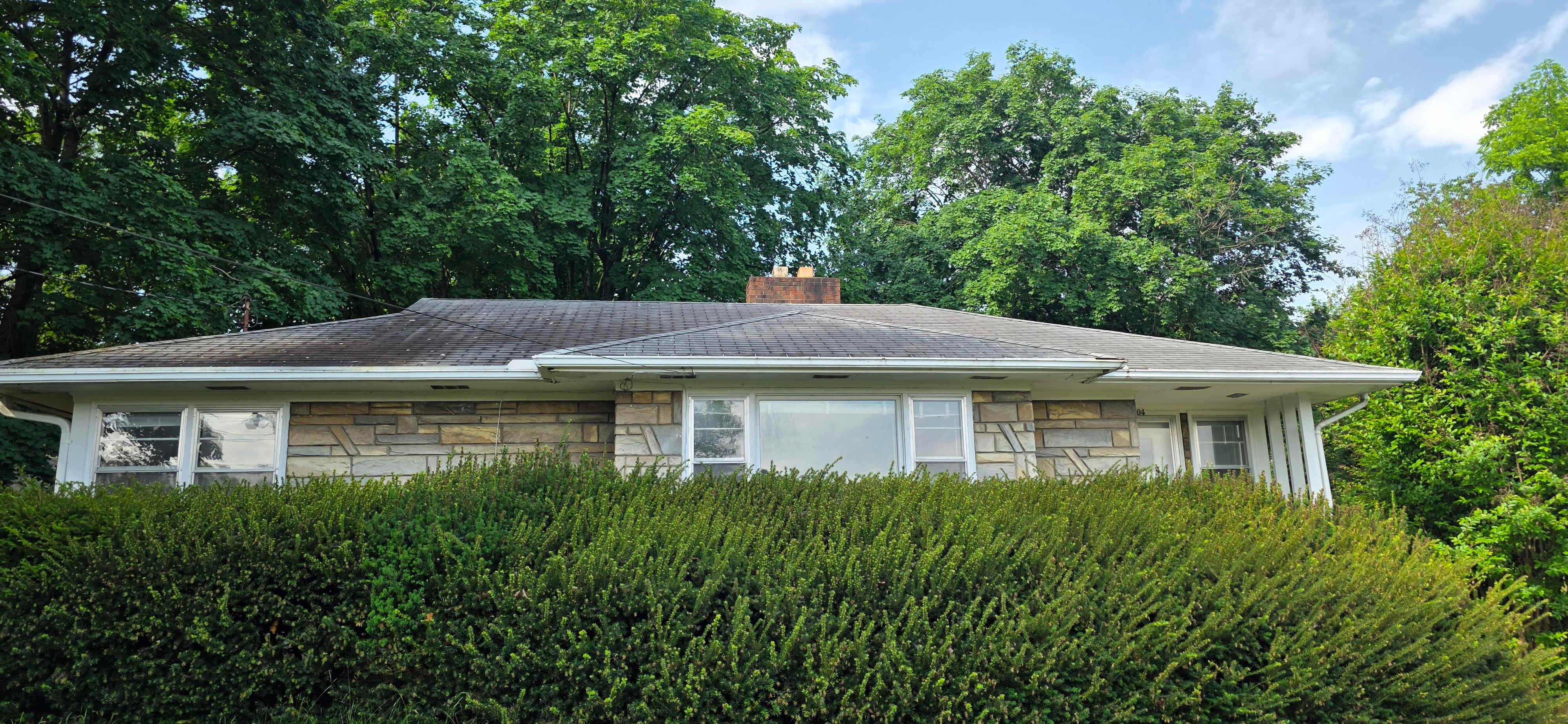Single Family Home 3BR 1BA - 104 E South St, Woodstock, VA
