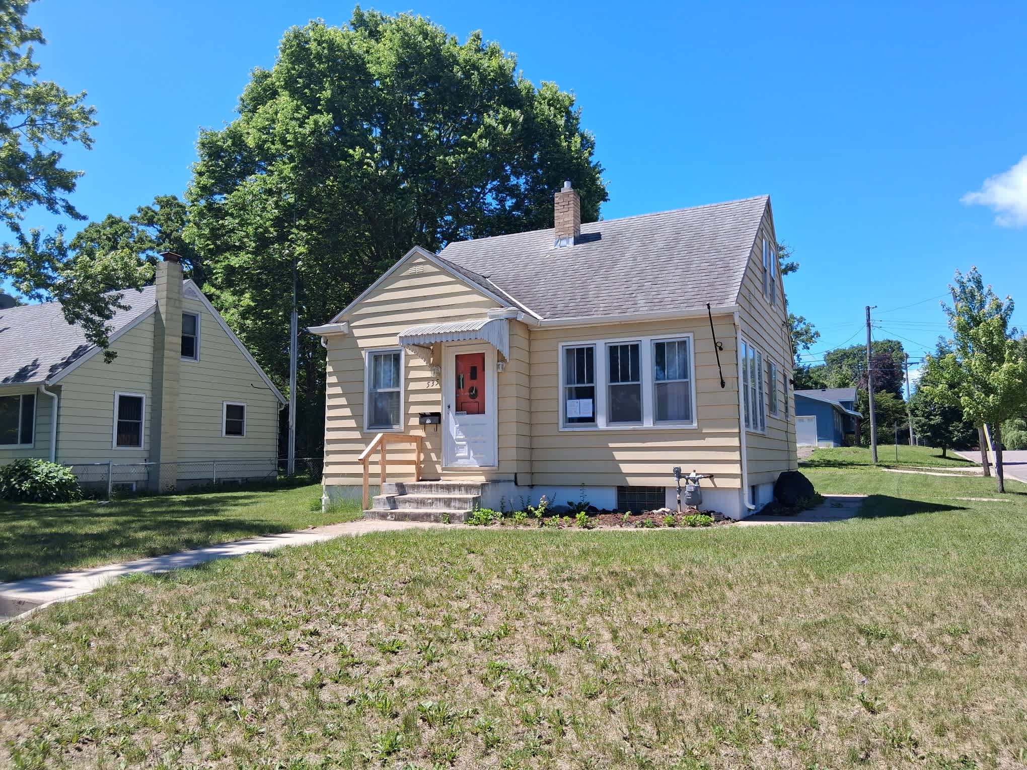 Single Family Home 3BR 1BA - 535 5th Ave NE, Saint Cloud, MN