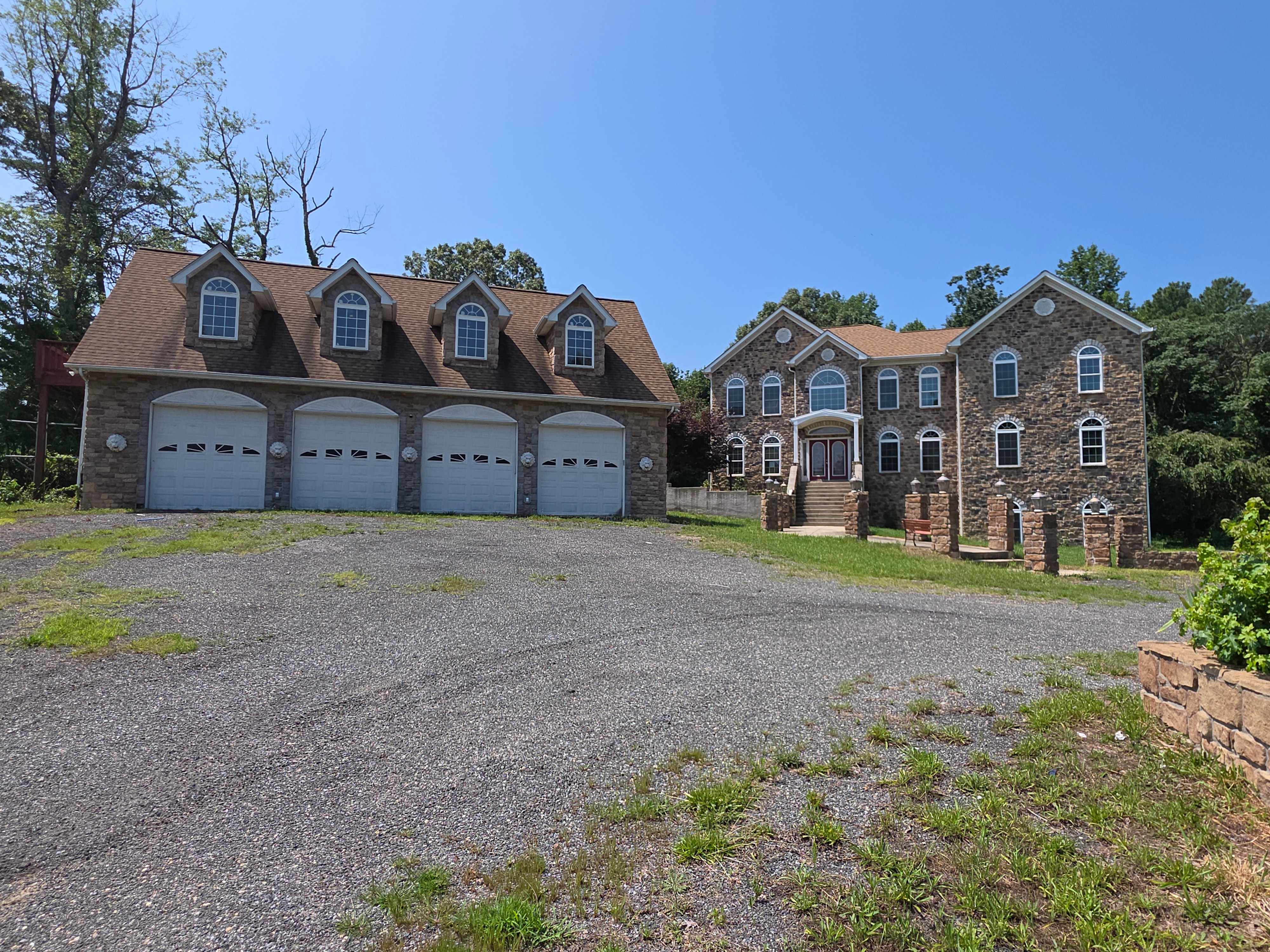 Single Family Home 5BR 3BA - 10205 Tickle Ln, Lusby, MD
